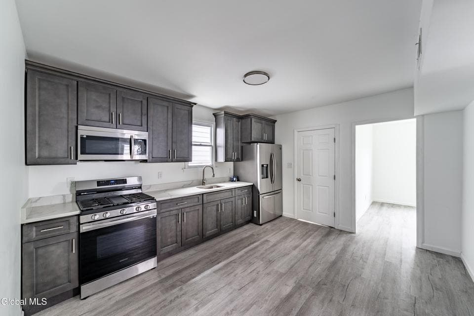 619 Seneca Street, photo 3