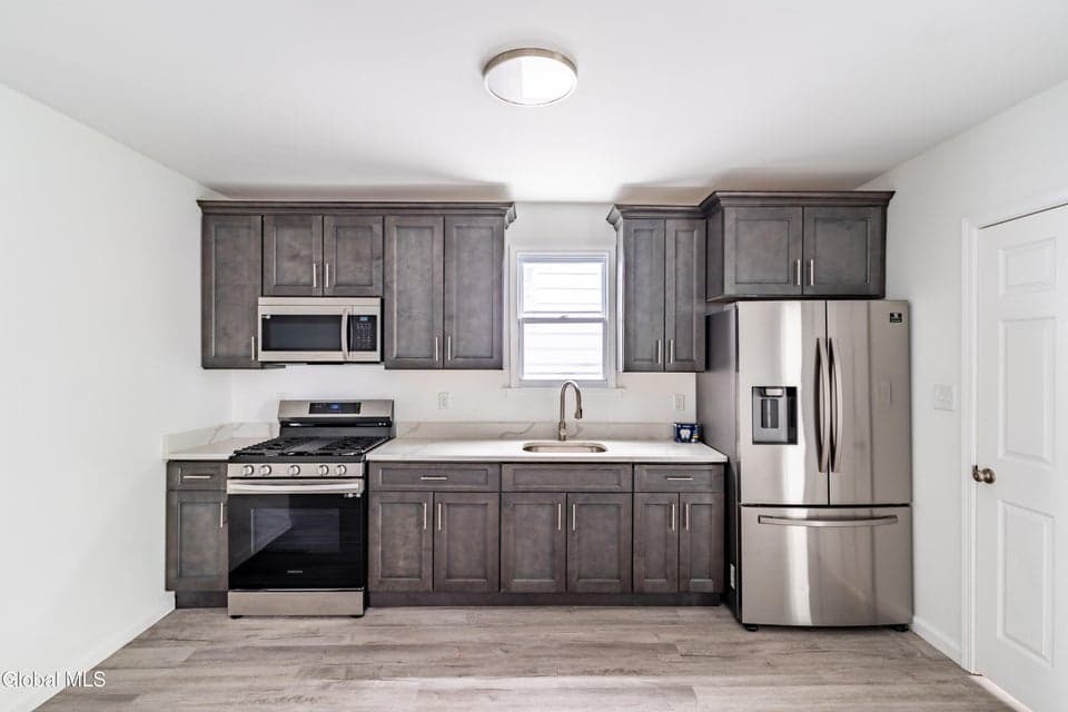 619 Seneca Street, photo 4