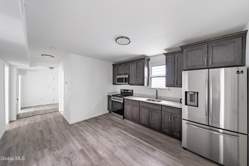 619 Seneca Street, photo 5
