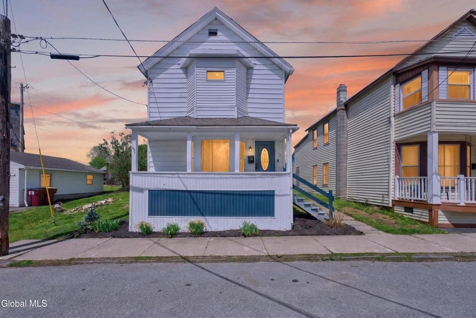 25 Depot Street, photo 3