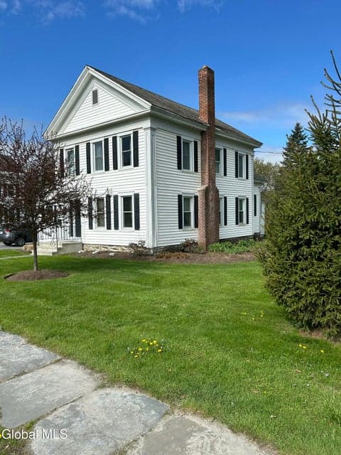 29 NW Washington, photo 1