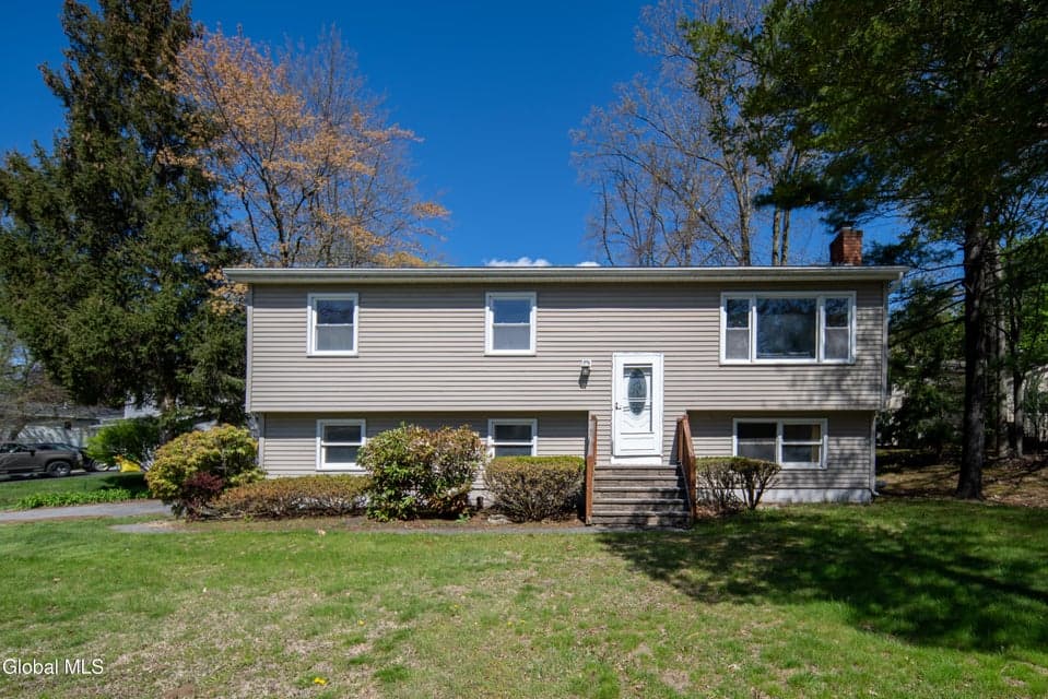 48 Wilshire Drive, Colonie, NY 12205