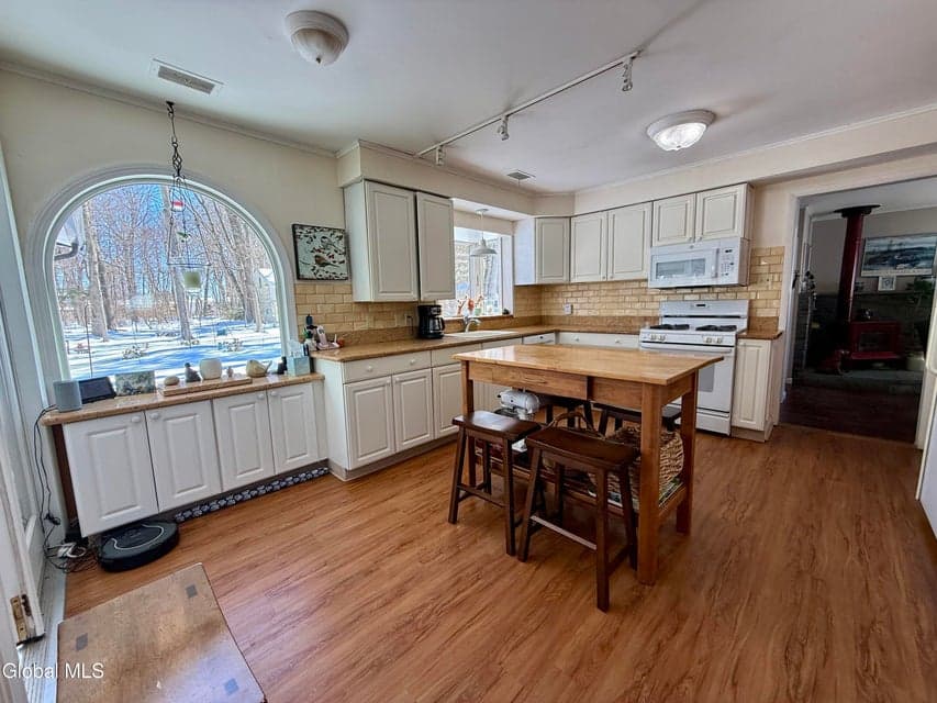 4 Linden Drive, photo 2