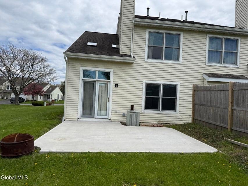 10 Sandra Lane, photo 2