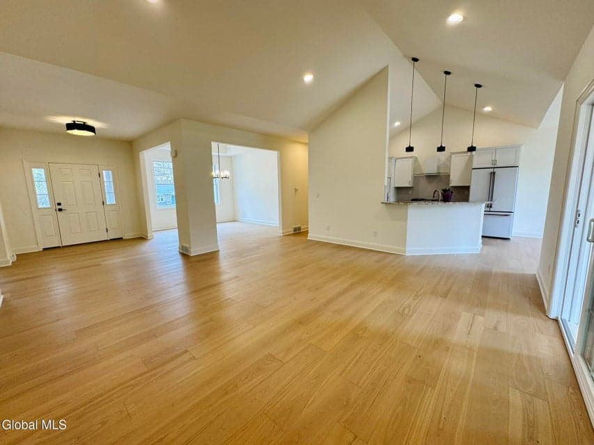 105 Maxwell Road, photo 4