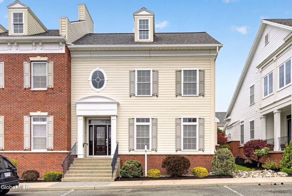7 Sudbury Square, Colonie, NY 12110
