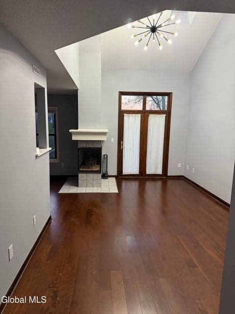 10 Sandra Lane, photo 4