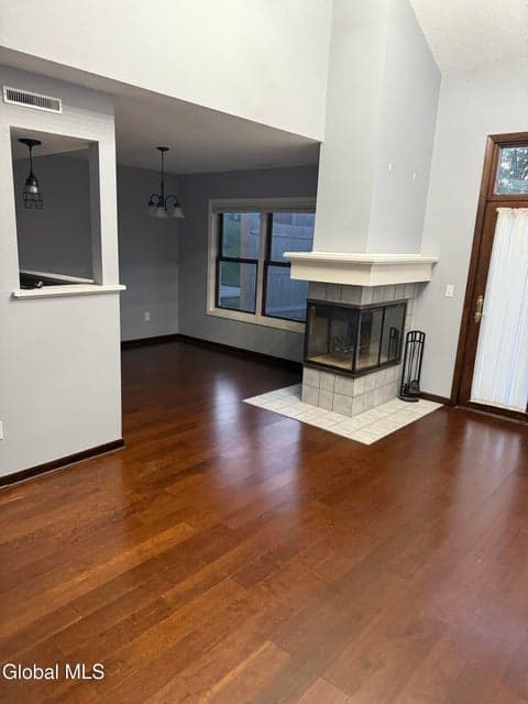10 Sandra Lane, photo 3