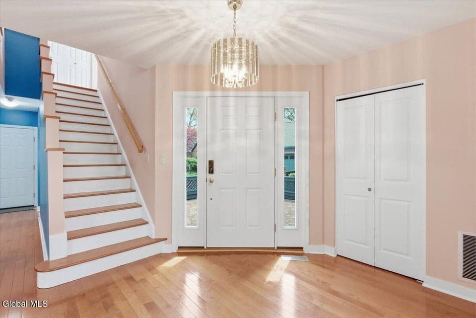 214 Colonial Avenue, photo 4