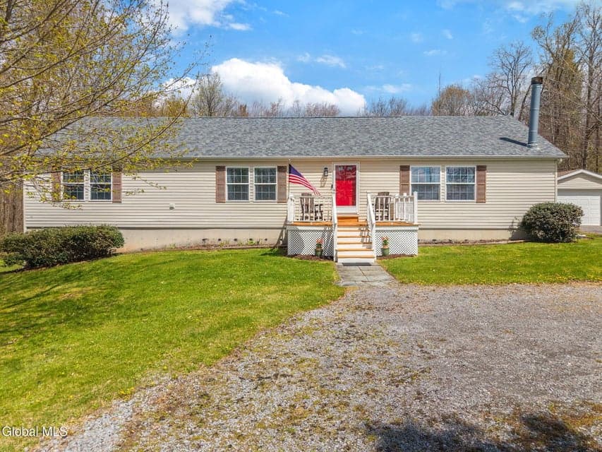 545 Meade Road, photo 1