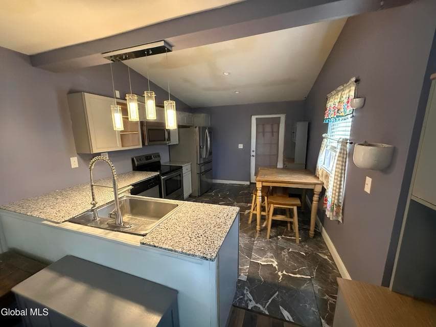 70 Westerlo Street, photo 3