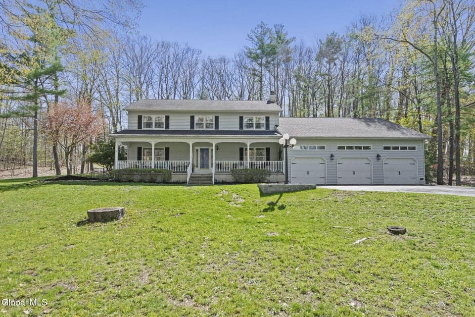 14 Autumn Lane, Sand Lake, NY 12196