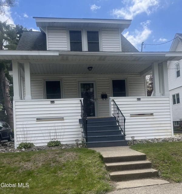 824 Dean Street, Schenectady, NY 12309
