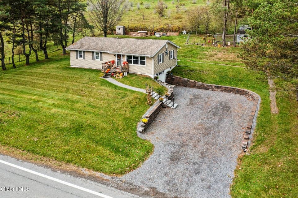 64145 NY-10, Stamford, NY 12167