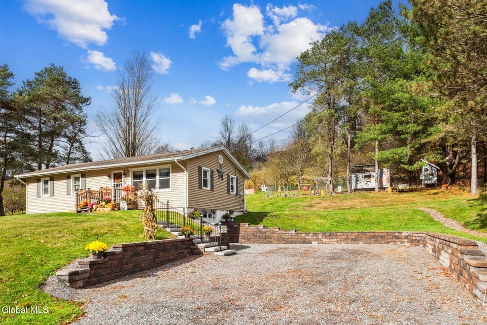 64145 NY-10, photo 2