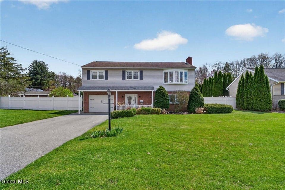 2158 Robinwood Avenue, photo 1