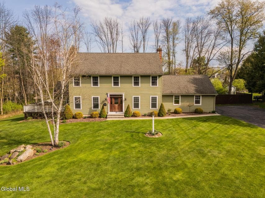 15 Cobblestone Drive, Queensbury, NY 12804