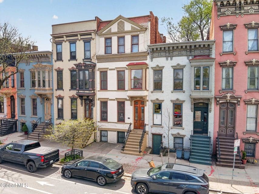 490 Madison Avenue, photo 2