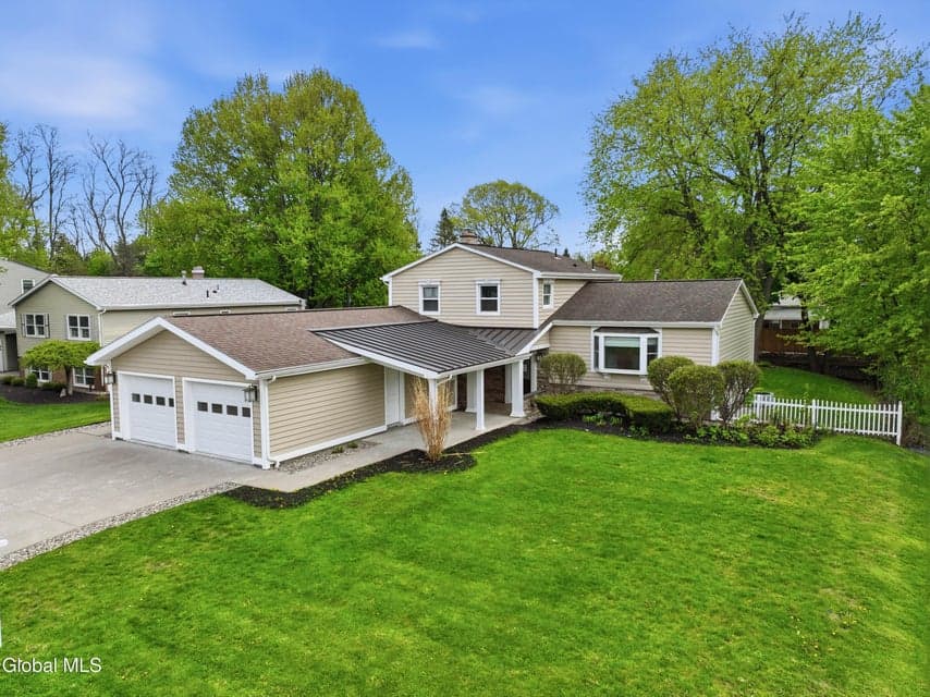 24 Michaelangelo Street, Colonie, NY 12110