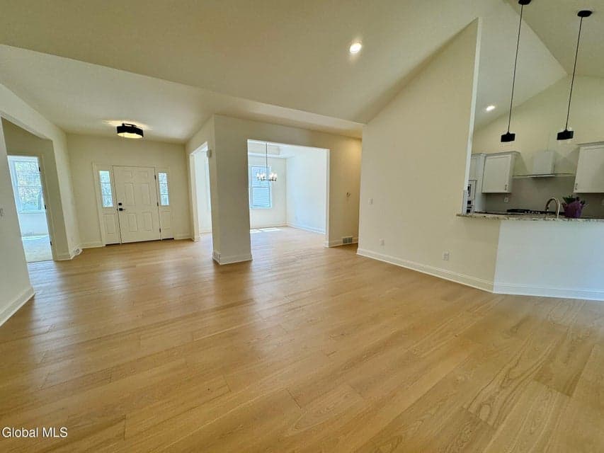 105 Maxwell Road, photo 5