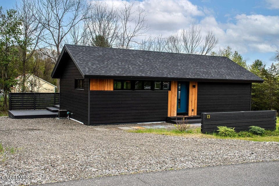 13 Regal Road, photo 1
