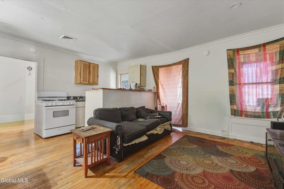 55 Lawrence Street, photo 3
