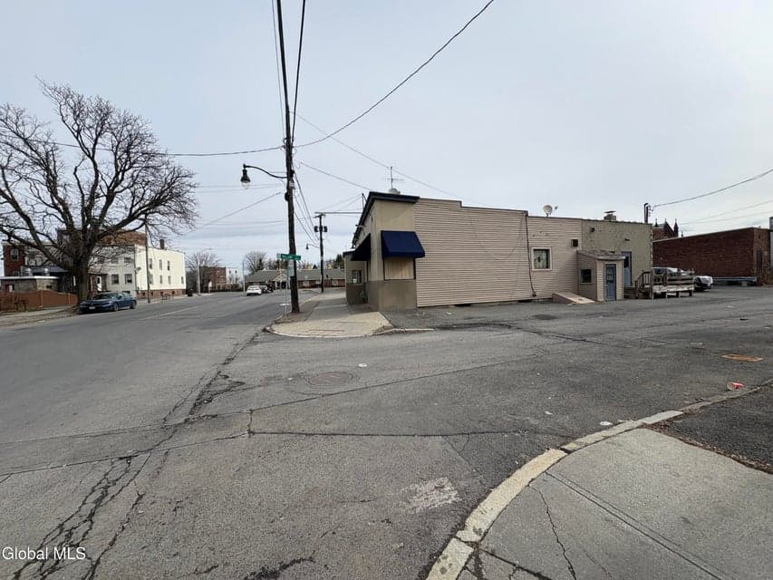 221 N Allen Street, photo 2