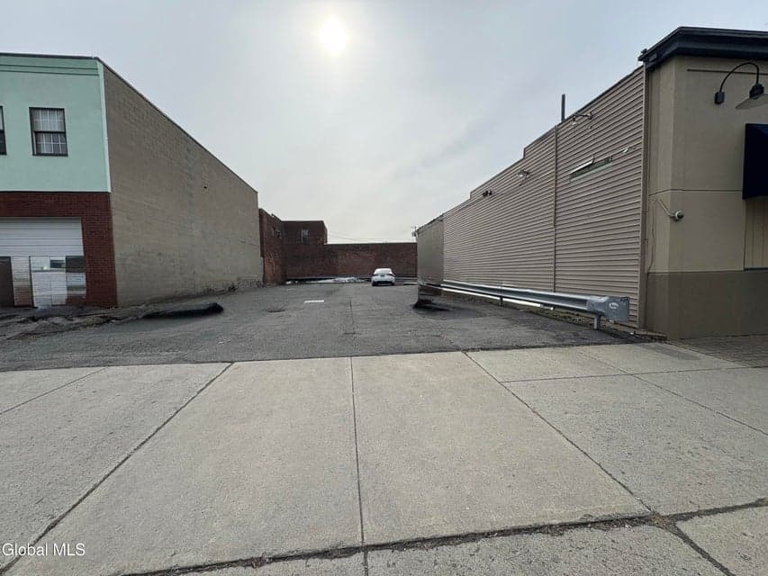 221 N Allen Street, photo 3