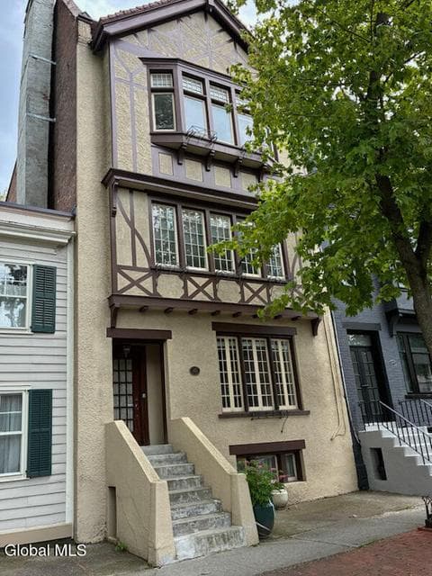 140 Chestnut Street, photo 2