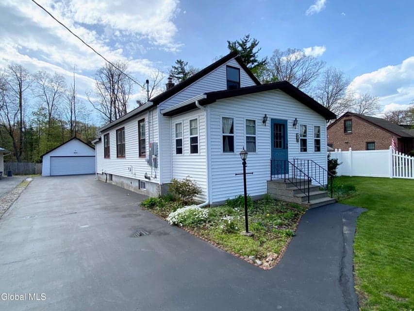 38 Van Heusen Street, Albany, NY 12205