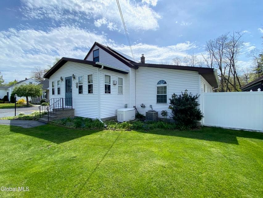 38 Van Heusen Street, photo 2