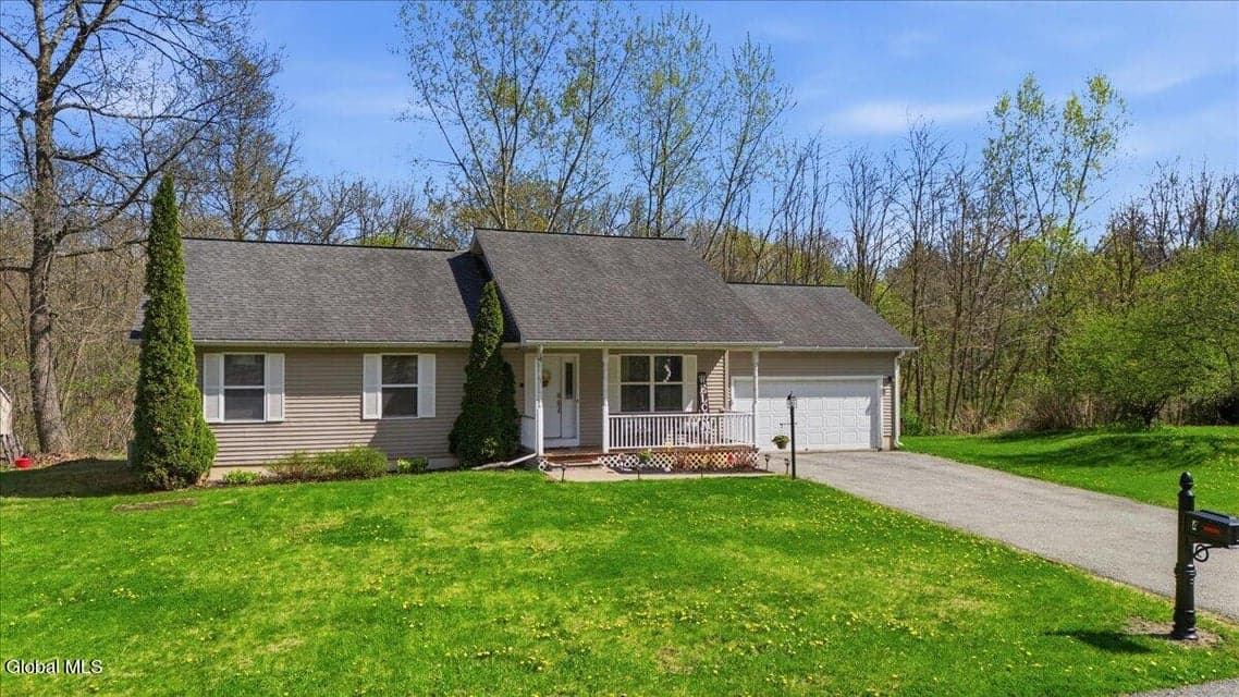 4 Mockingbird Lane, photo 3