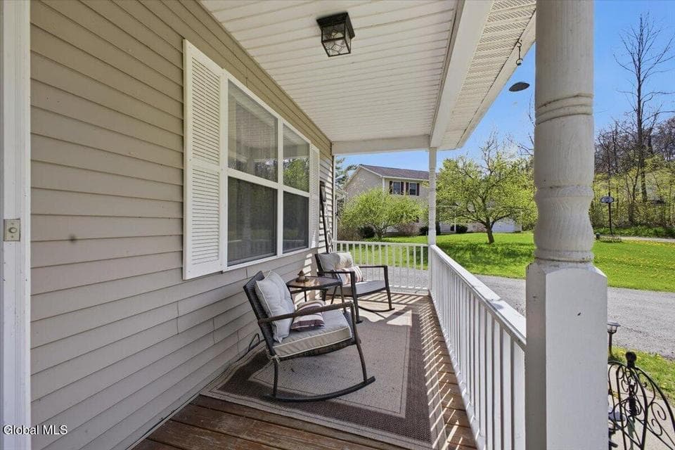4 Mockingbird Lane, photo 4