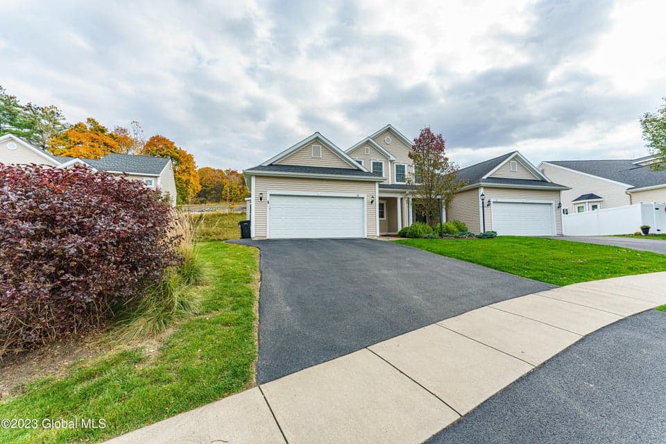 58 Lori Jean Place, photo 1
