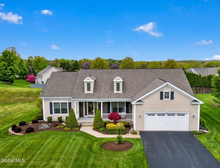 8 Addison Way, Clifton Park, NY 12148