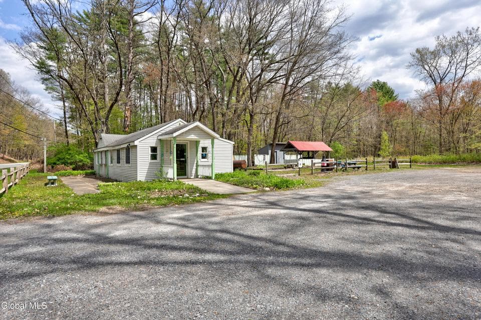 588 Lake Avenue, photo 1