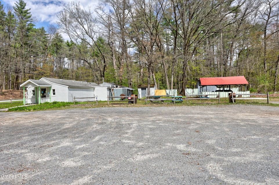 588 Lake Avenue, photo 4