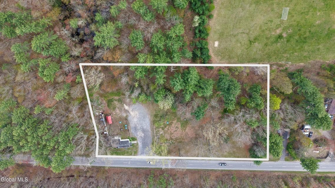588 Lake Avenue, photo 3