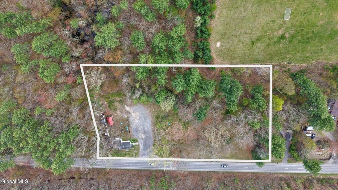 588 Lake Avenue, photo 3