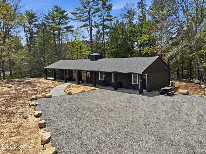 741 Howe Road, photo 2