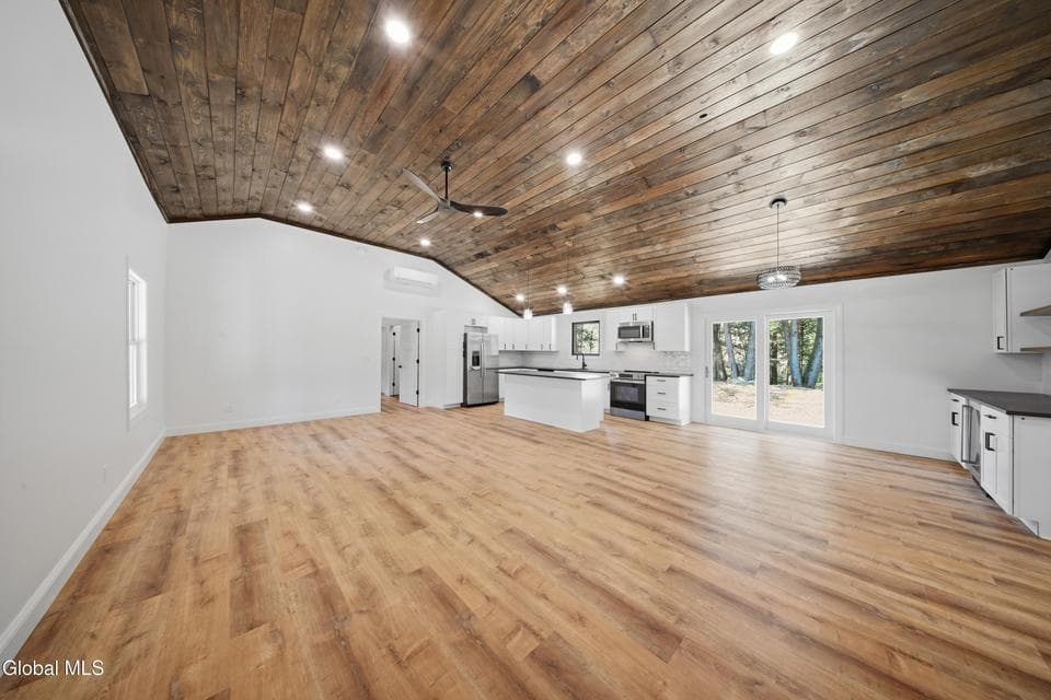 741 Howe Road, photo 4