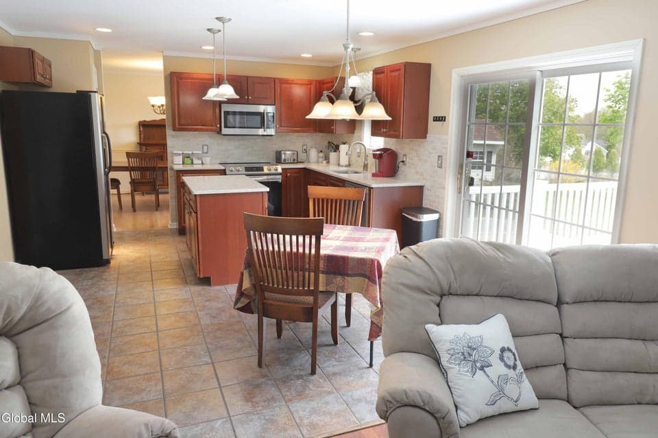 511 Tony Drive, photo 3
