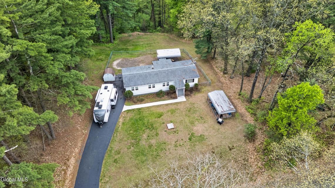 733 Pine Woods Road, photo 5