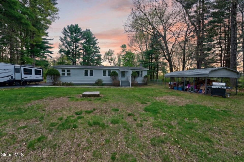 733 Pine Woods Road, photo 1