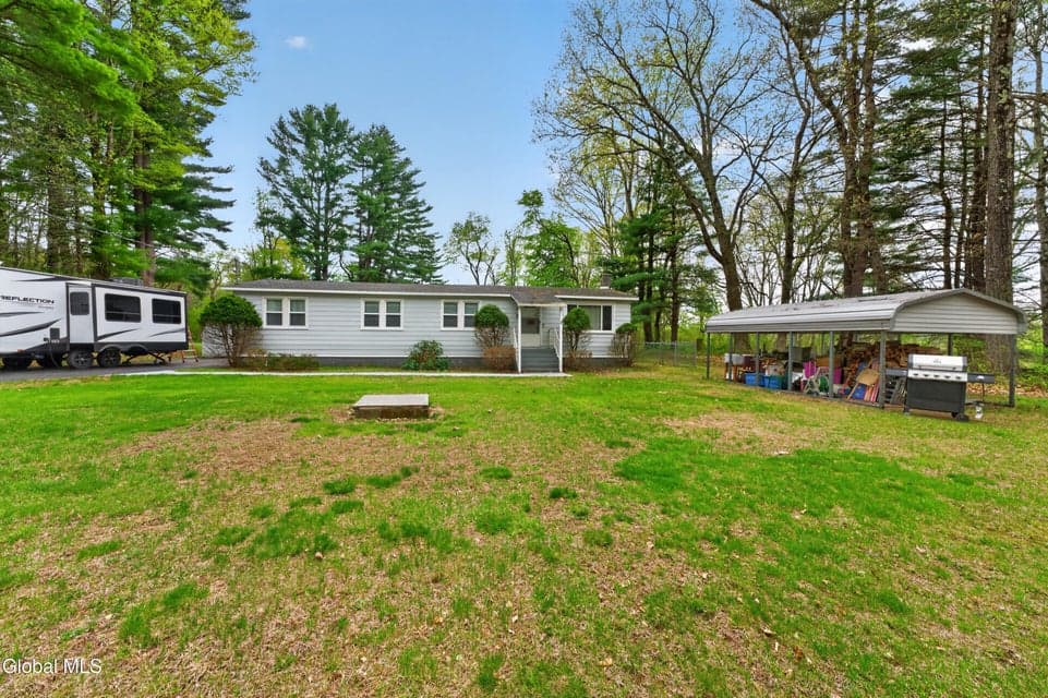 733 Pine Woods Road, photo 4