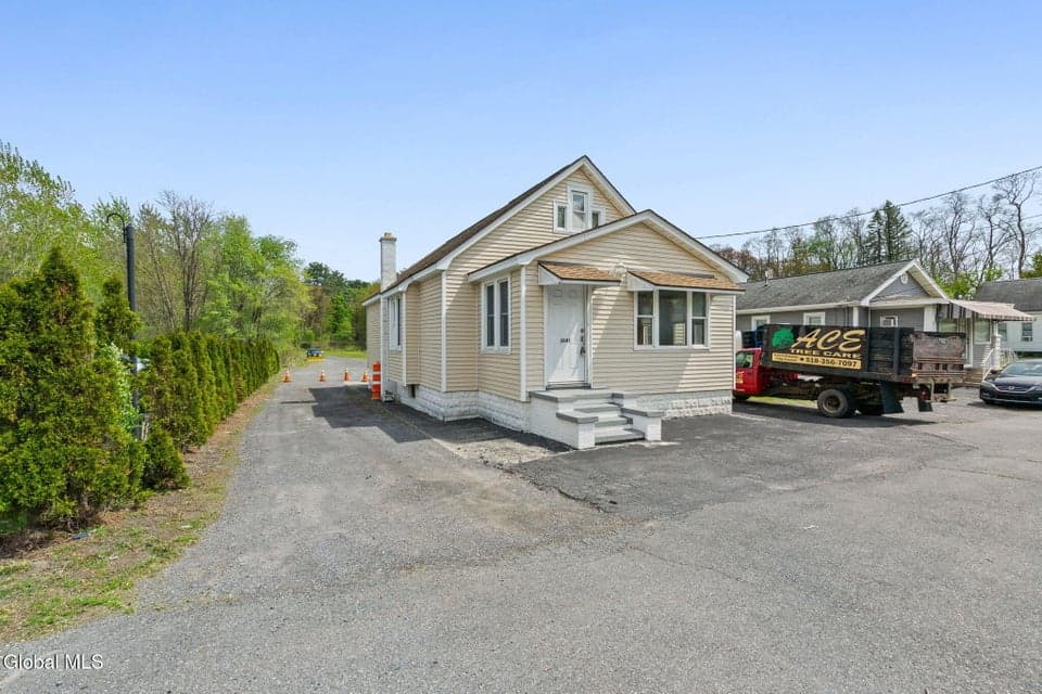 3041 Hamburg Street, Schenectady, NY 12303, photo 3