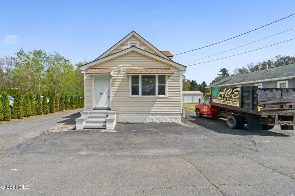 3041 Hamburg Street, Schenectady, NY 12303, photo 2