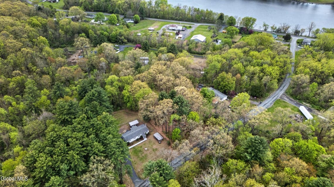 733 Pine Woods Road, photo 3