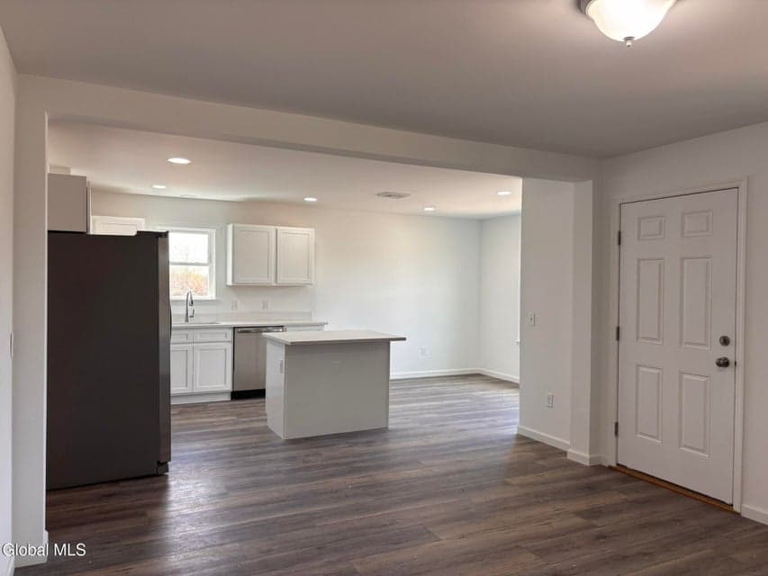 146 Michael Drive, photo 3