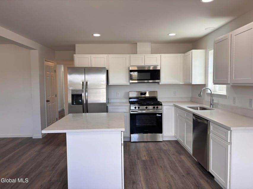 146 Michael Drive, photo 2